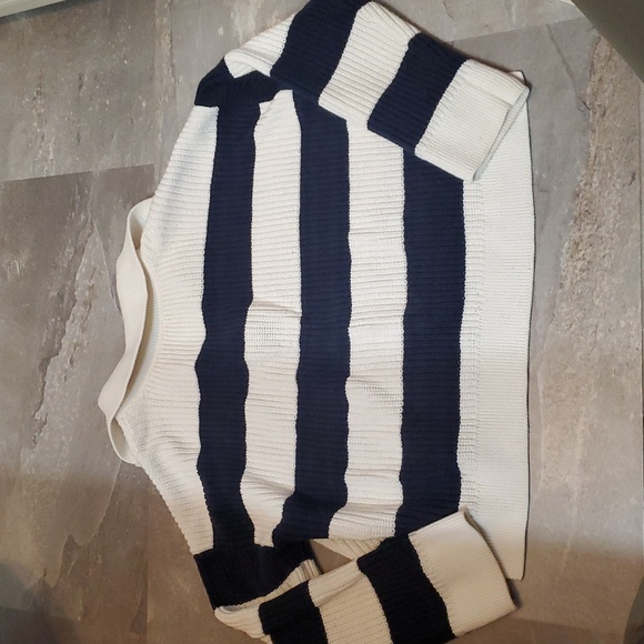 Abercrombie & Fitch Cropped Knit Oversized Sweater. Striped Blue / White Size M. - Picture 2 of 8